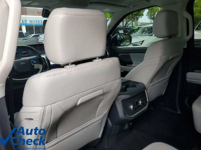 Used 2025 Ford Expedition Platinum w/ Driver's Package AWD/4WD image 16