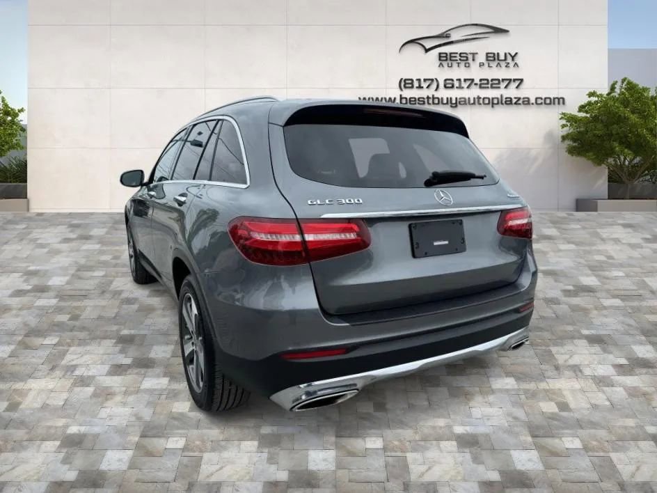 Used 2019 Mercedes-Benz GLC 300 4MATIC image 4