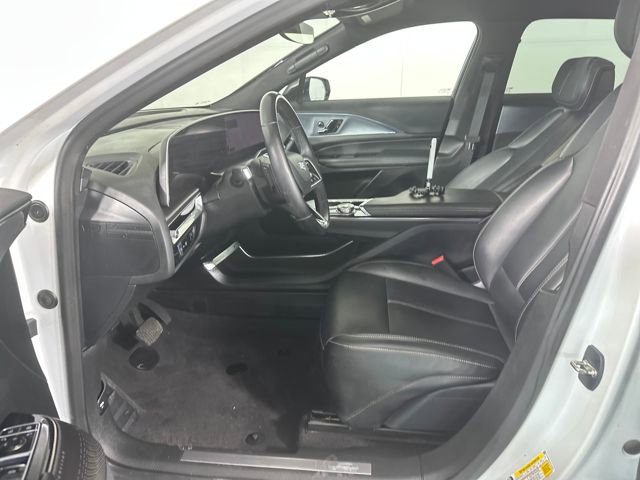 Used 2024 Cadillac Lyriq Tech image 11