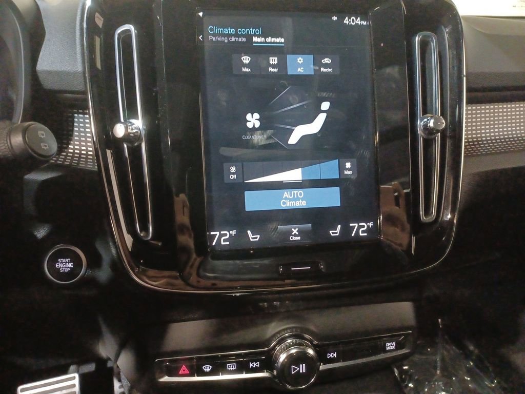 Used 2022 Volvo XC40 T5 R-Design image 17