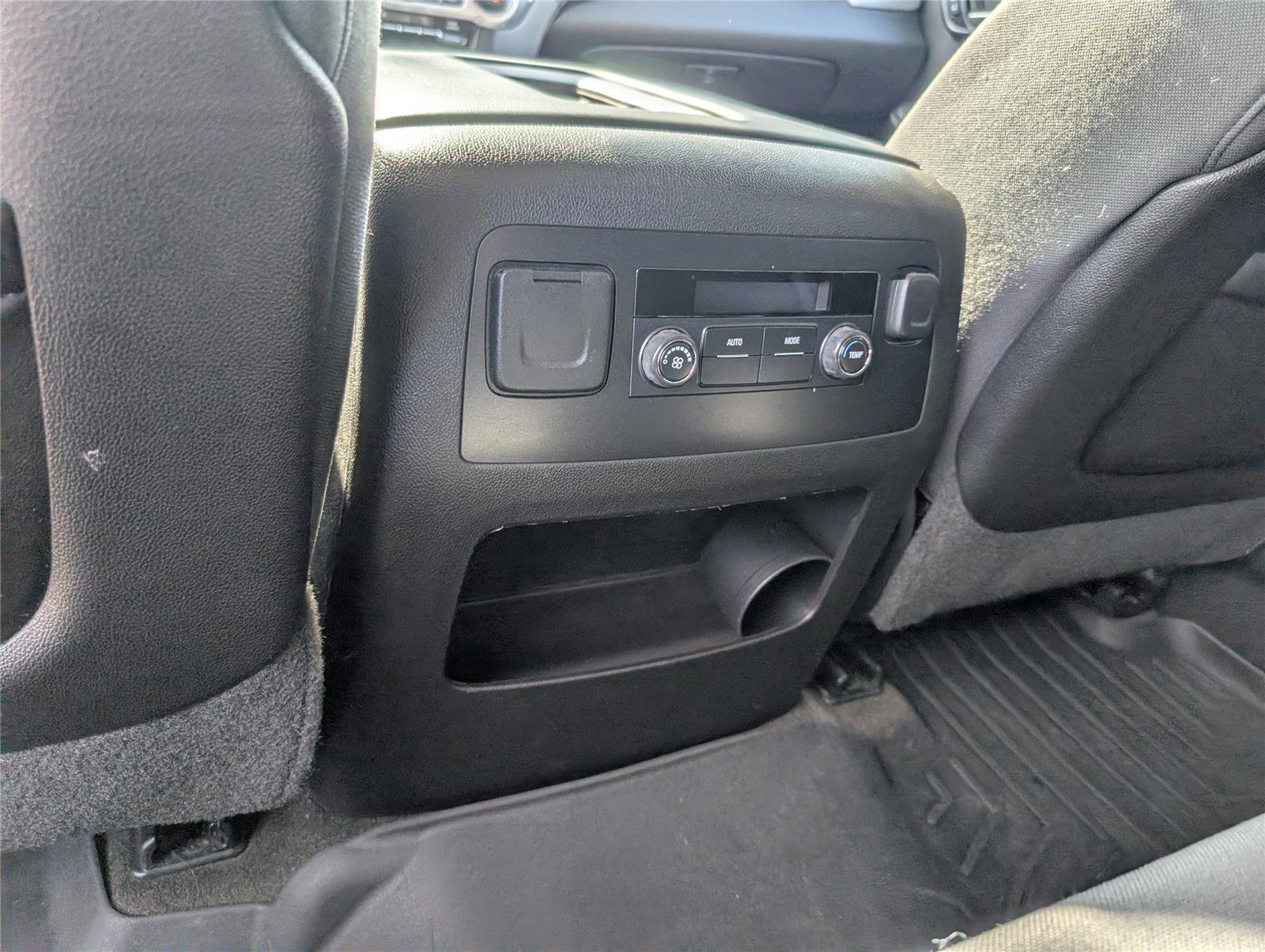 Used 2015 GMC Yukon SLE w/ Convenience Package image 29