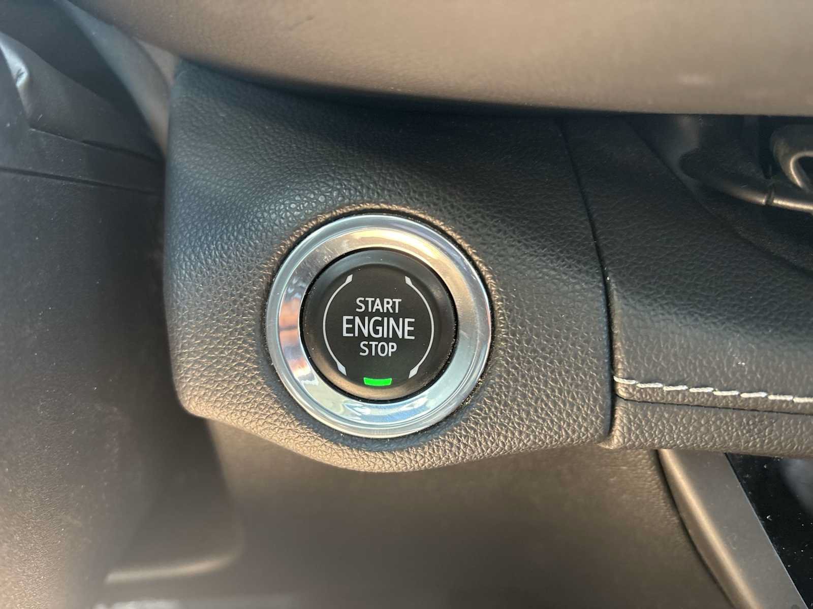 Used 2021 Buick Envision Essence w/ Sport Touring Package FWD image 17