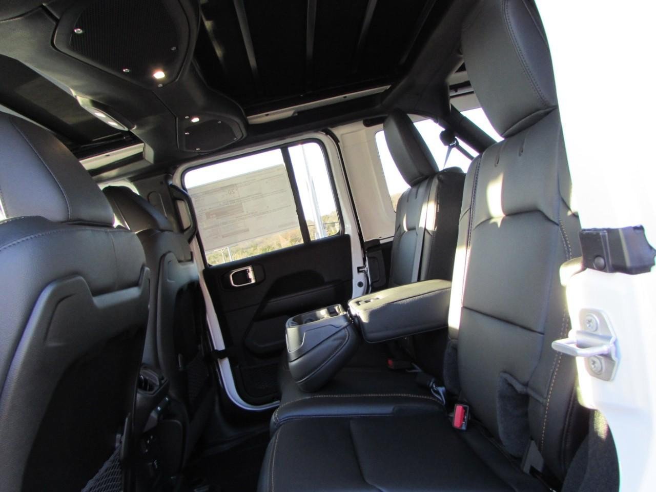 New 2026 Jeep Wrangler Unlimited Sahara AWD/4WD image 27