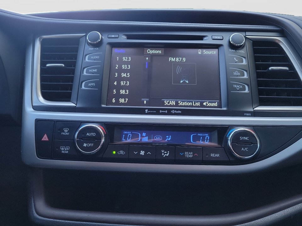 Used 2019 Toyota Highlander Plus FWD image 17
