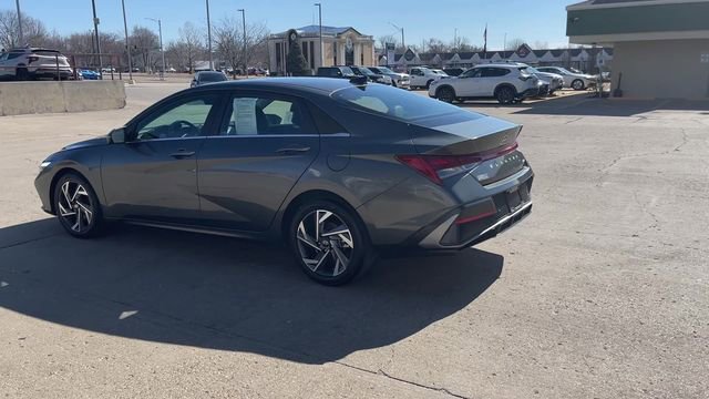 Used 2024 Hyundai Elantra Limited image 6