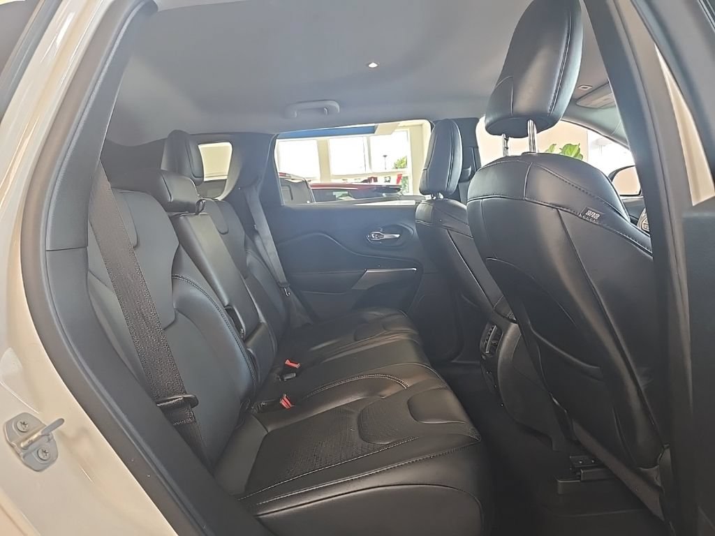 Used 2019 Jeep Cherokee Limited AWD/4WD image 34