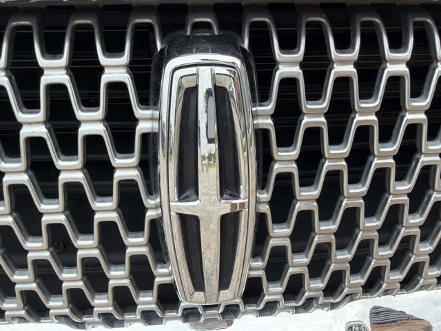 Used 2020 Lincoln Continental w/ Premium Package FWD image 8