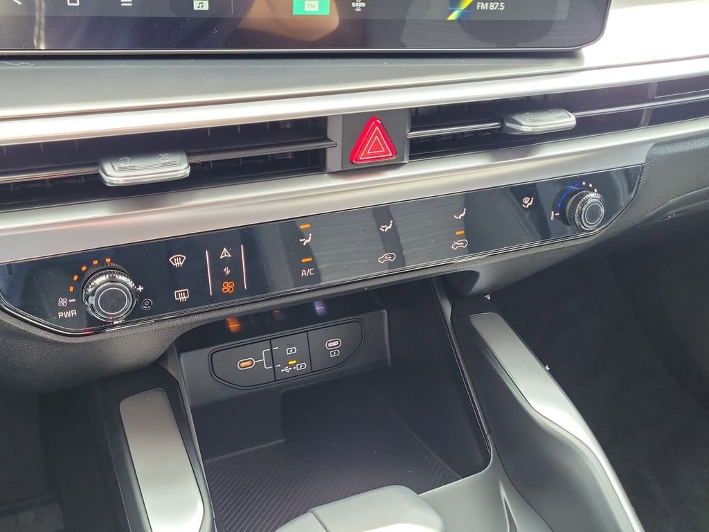 New 2026 Kia Sorento LX FWD image 32