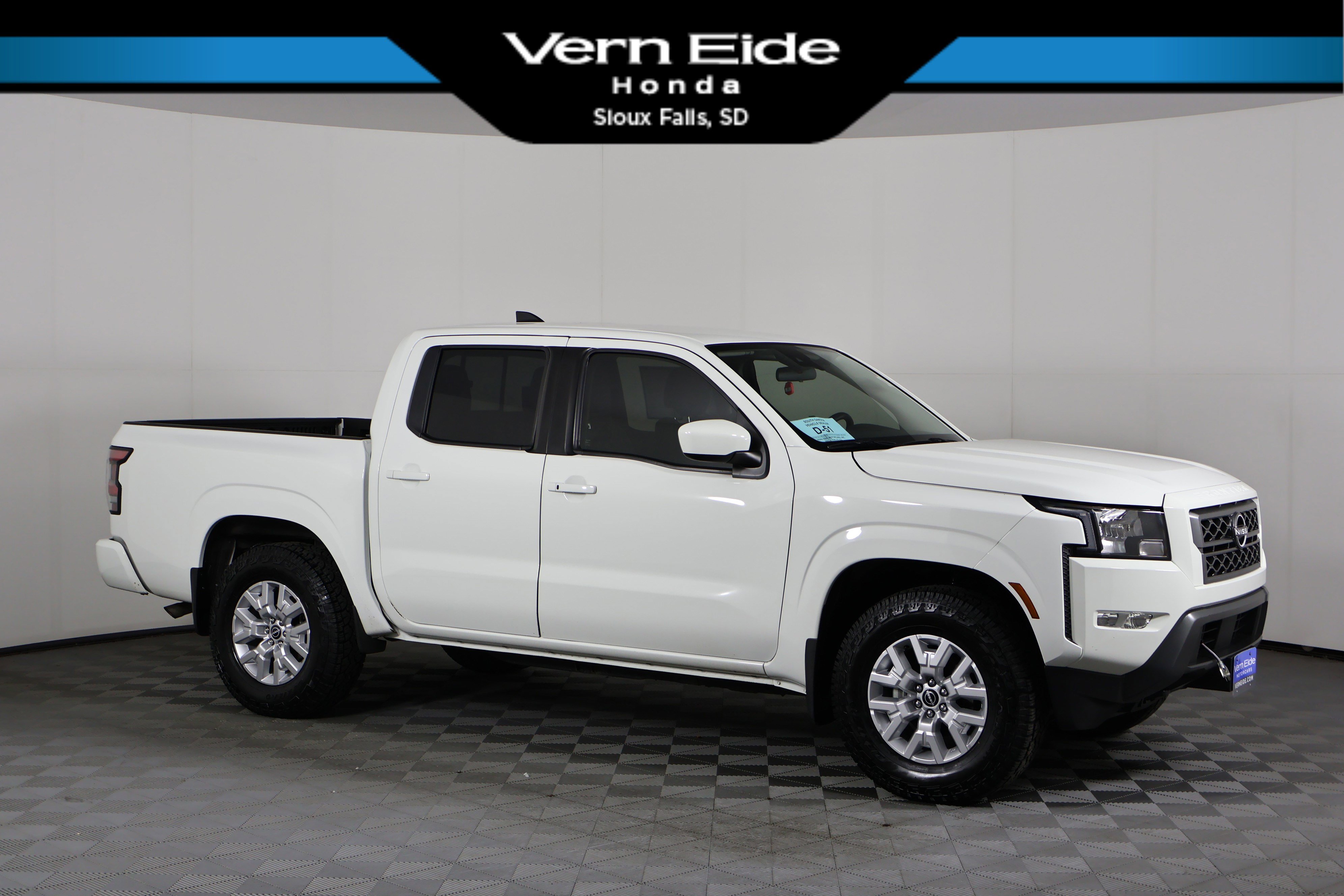 Used 2022 Nissan Frontier SV image 1