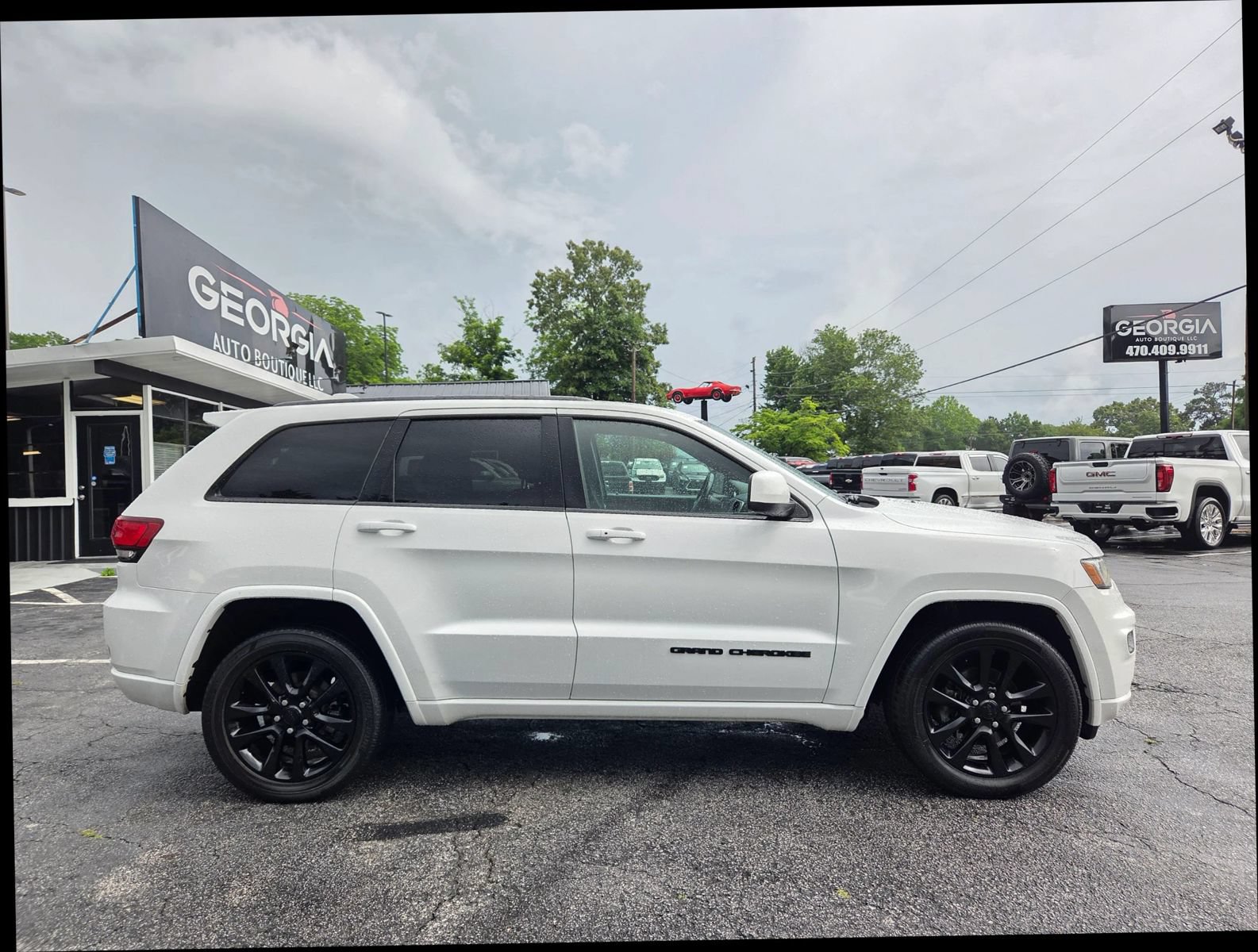Used 2017 Jeep Grand Cherokee Altitude RWD image 9