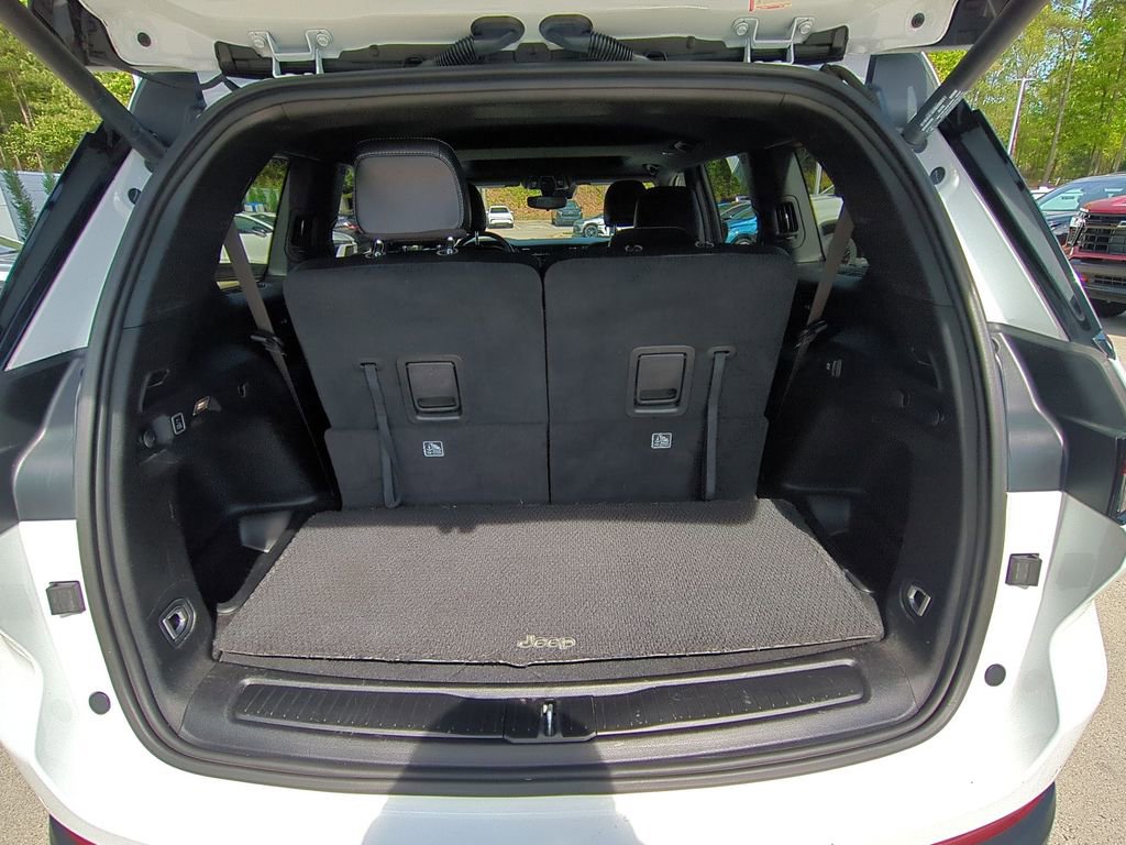 Used 2023 Jeep Grand Cherokee L Laredo image 33