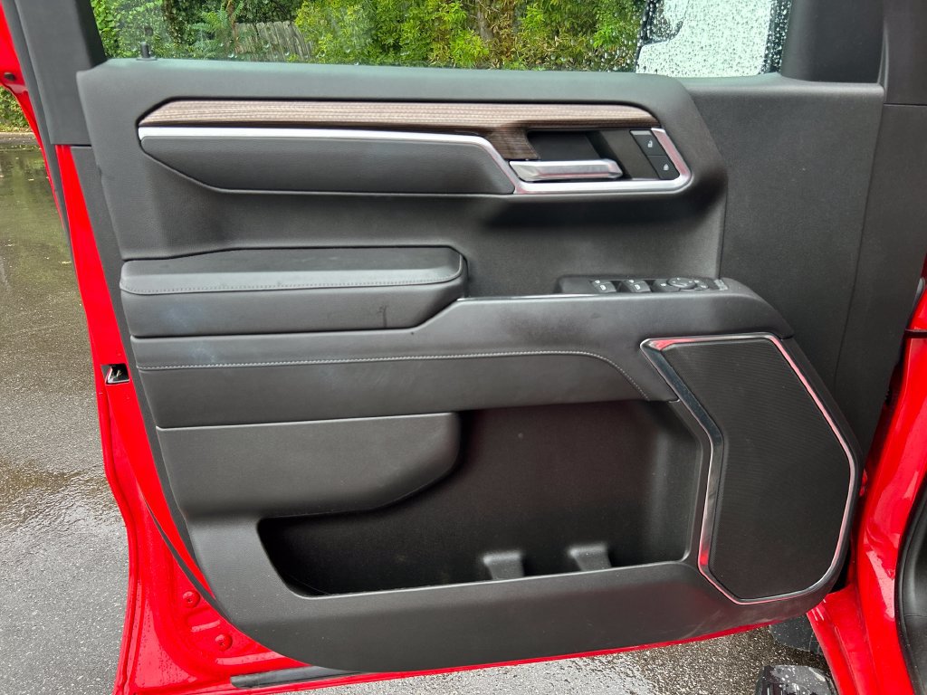 Used 2023 Chevrolet Silverado 1500 LT AWD/4WD image 9