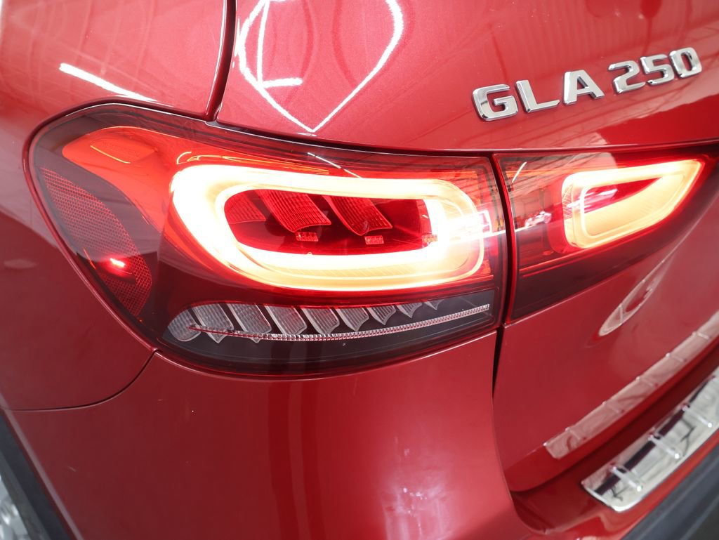 Used 2021 Mercedes-Benz GLA 250 4MATIC w/ Premium Package image 26