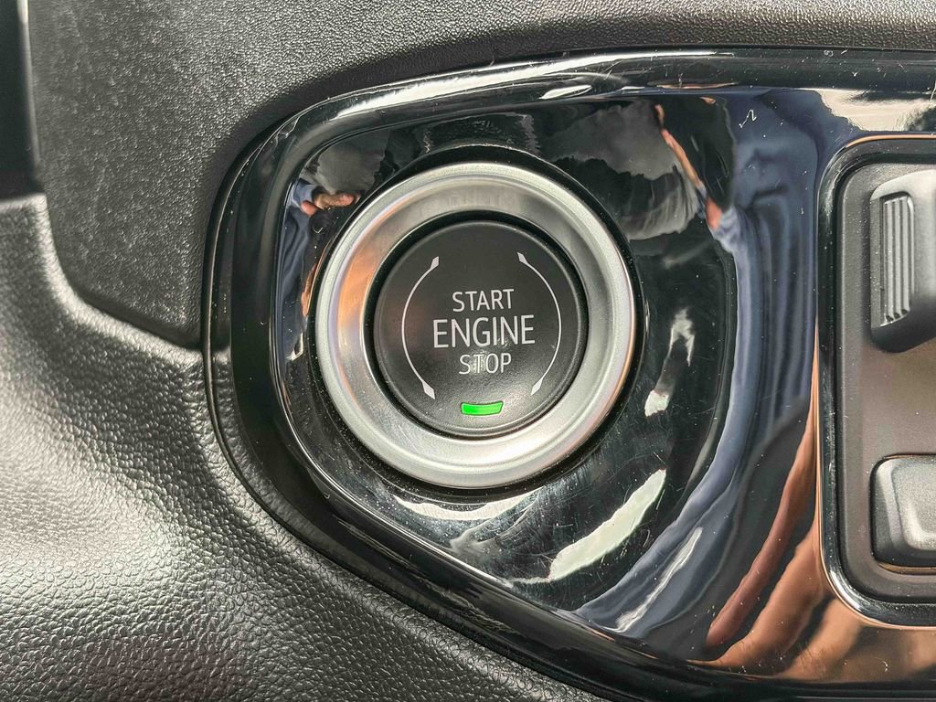 Used 2025 Chevrolet Silverado 2500 LT w/ Convenience Package image 25