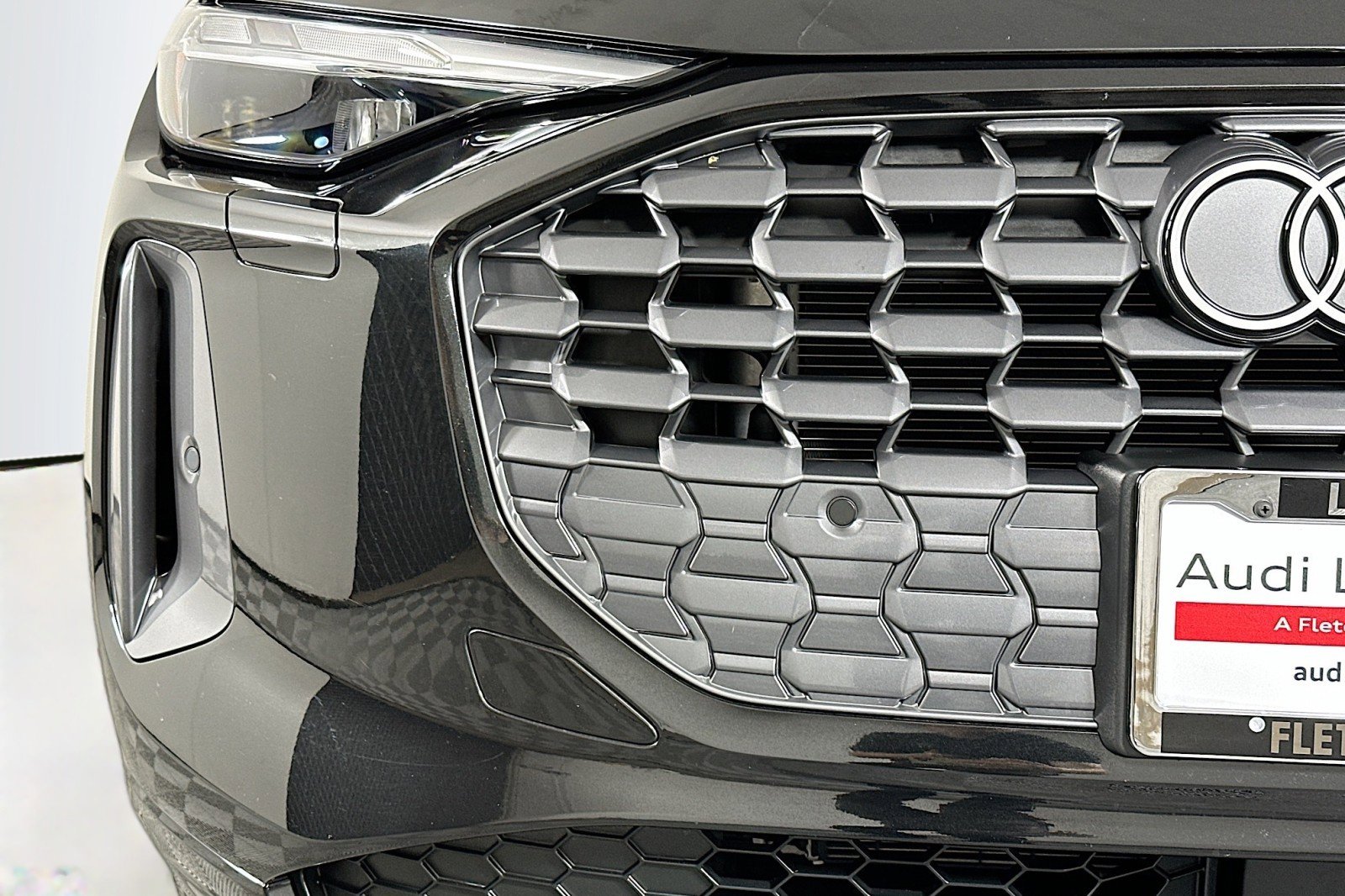 Used 2025 Audi Q5 Premium w/ Convenience Package image 16