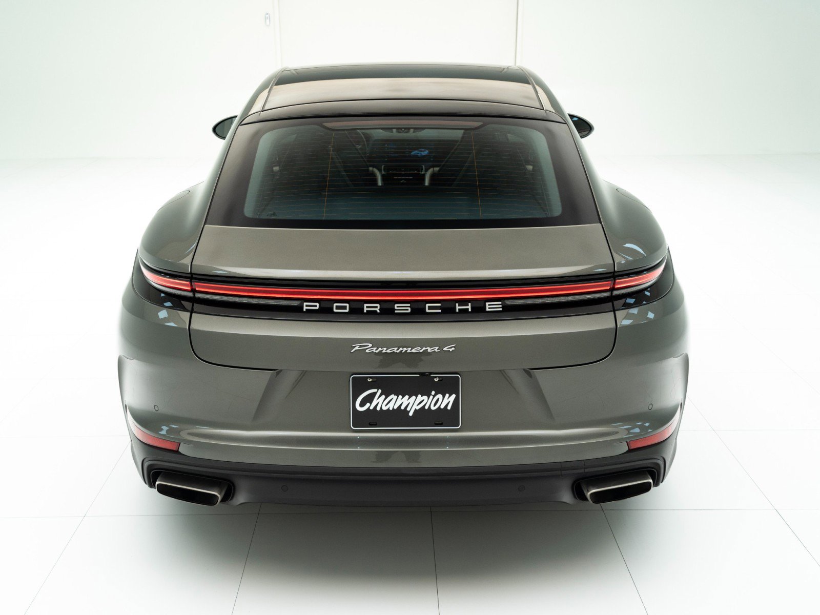 Used 2025 Porsche Panamera 4 image 10