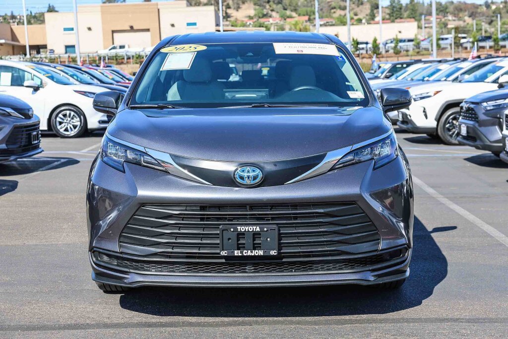 Certified 2025 Toyota Sienna LE FWD image 19