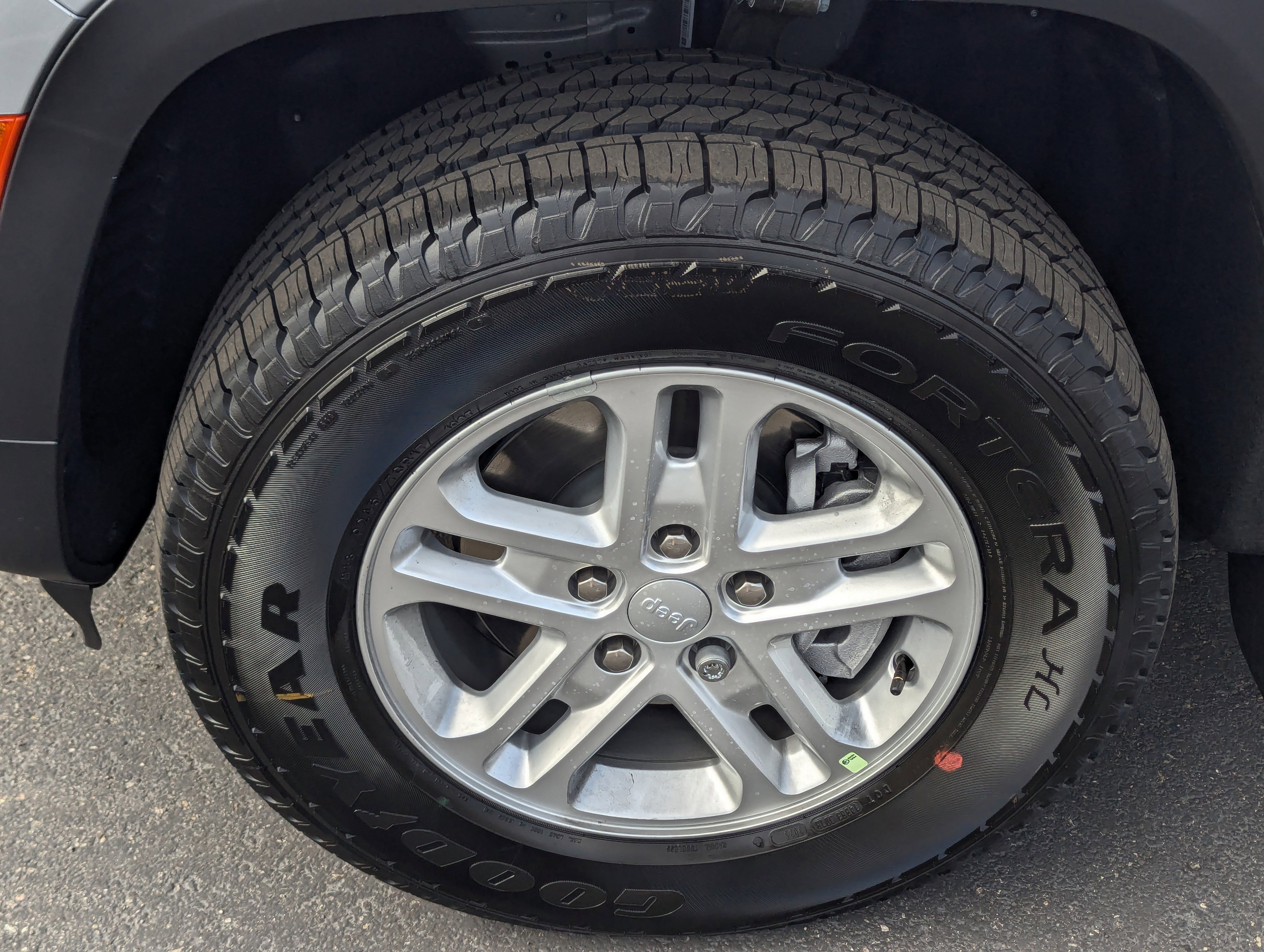 New 2025 Jeep Grand Cherokee Laredo image 7