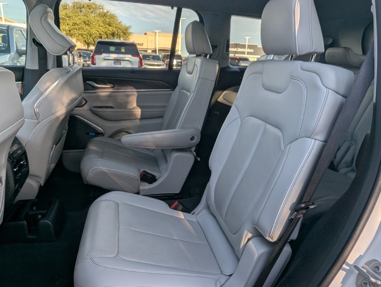 Used 2021 Jeep Grand Cherokee L Overland w/ Advanced Protech Group III AWD/4WD image 28