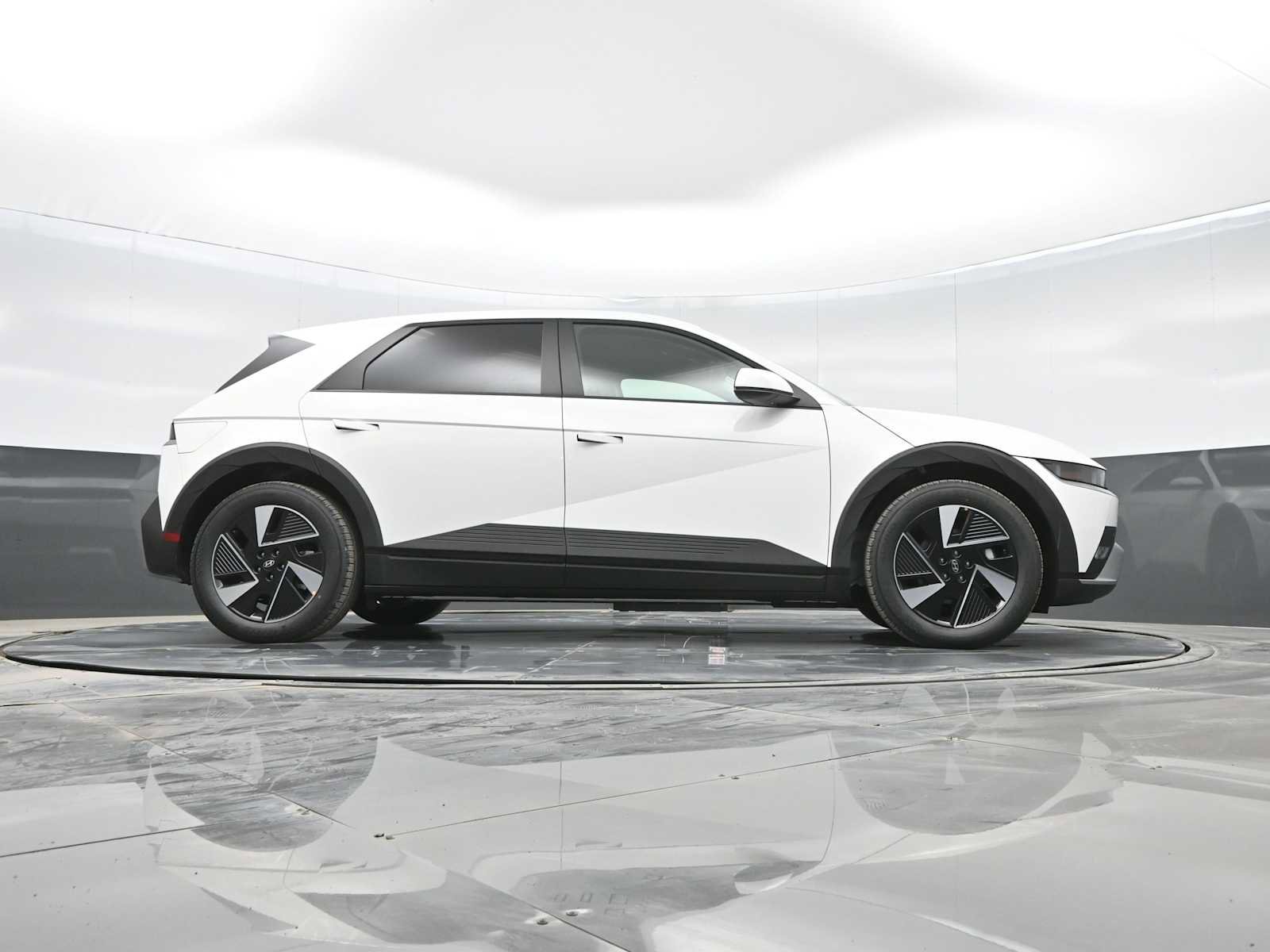 New 2025 Hyundai Ioniq 5 SE image 39