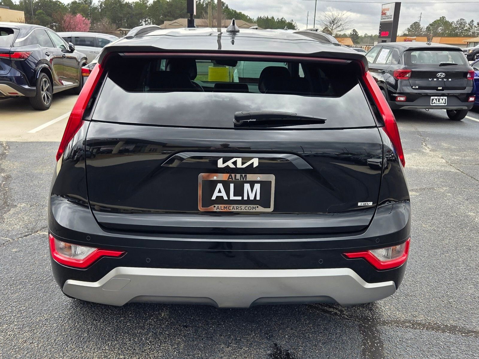 Used 2023 Kia Niro EX Touring image 10