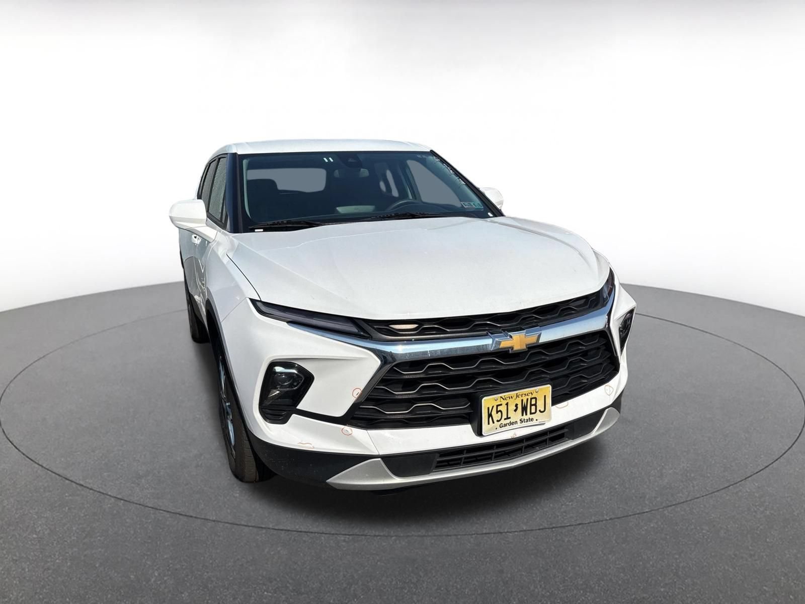 Used 2025 Chevrolet Blazer LT FWD image 2