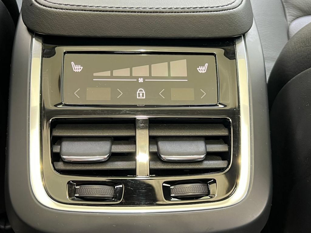 Used 2025 Volvo XC90 T8 Plus w/ Protection Package Premier AWD/4WD image 39