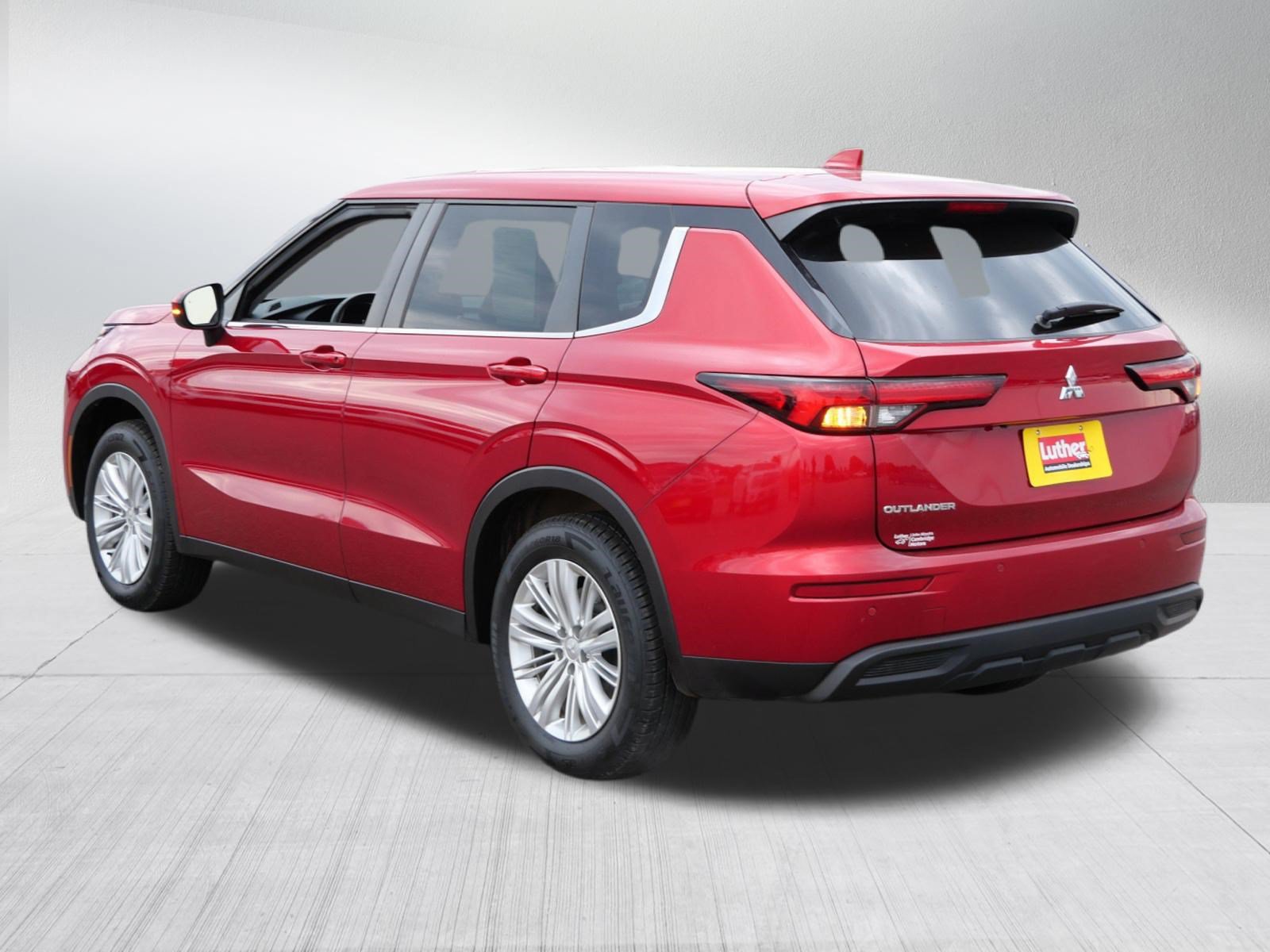 Used 2022 Mitsubishi Outlander ES AWD/4WD image 5