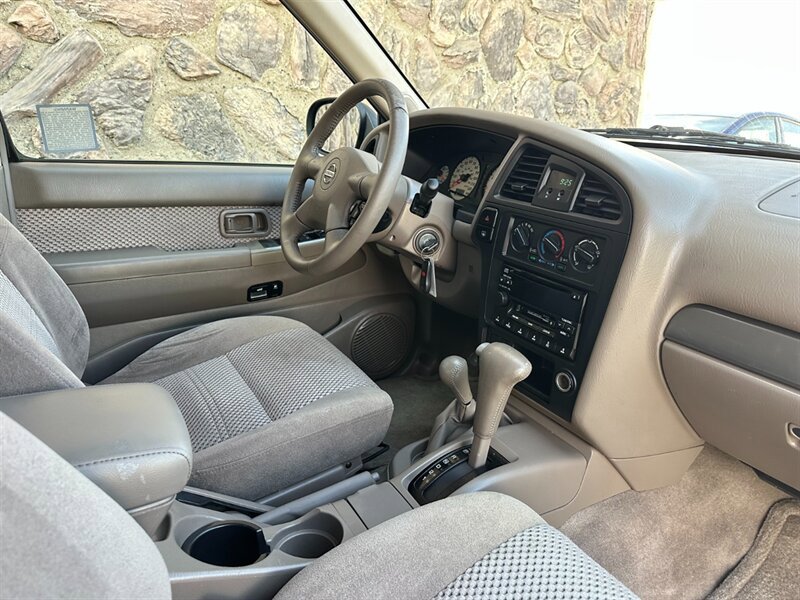 Used 2004 Nissan Pathfinder SE AWD/4WD image 30