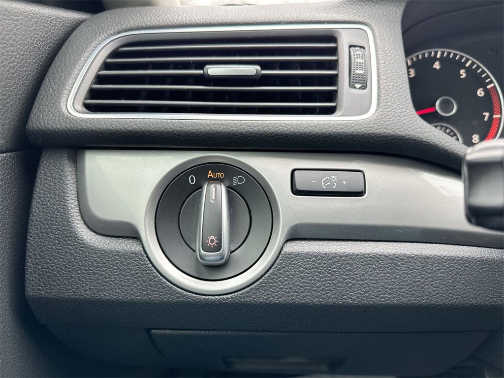 Used 2014 Volkswagen Passat 1.8T Wolfsburg Edition image 16