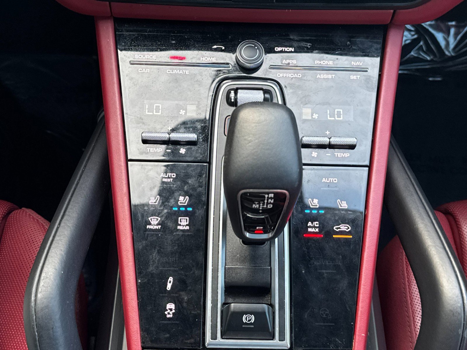 Used 2022 Porsche Cayenne Platinum Edition image 21