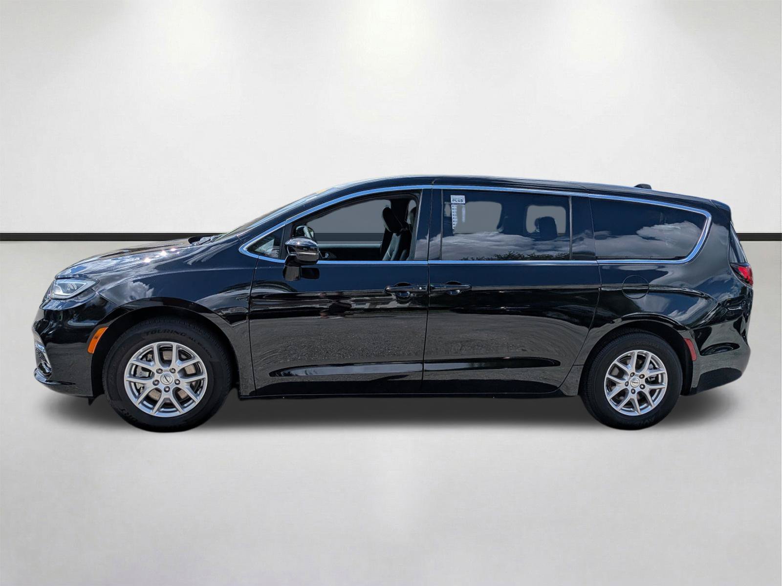 Used 2025 Chrysler Pacifica Select FWD image 7