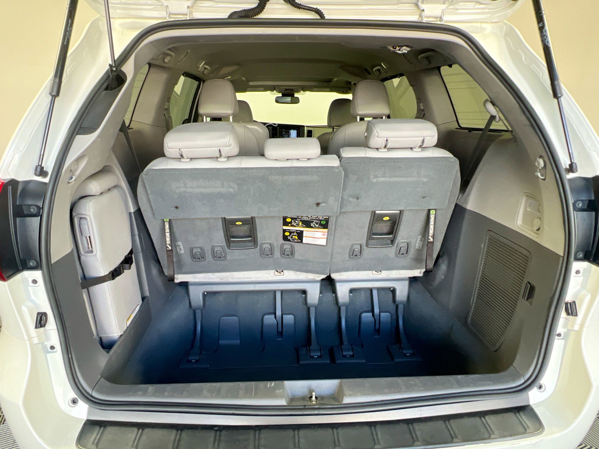 Used 2020 Toyota Sienna XLE image 33