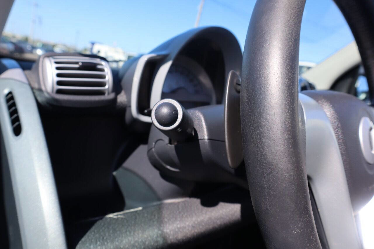 Used 2009 smart fortwo passion image 11