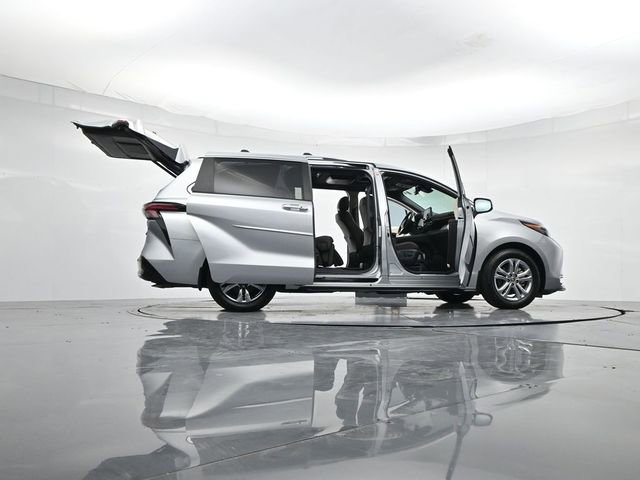 Used 2024 Toyota Sienna Platinum image 53