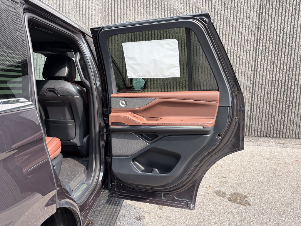 New 2027 Lincoln Navigator Reserve AWD/4WD image 34
