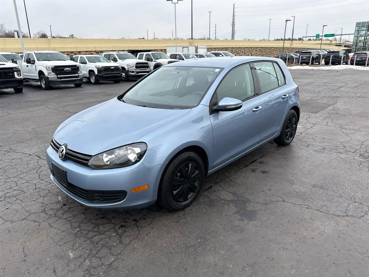 Used 2011 Volkswagen Golf 4-Door image 4