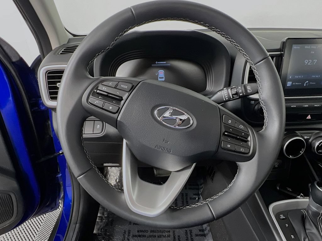 Certified 2025 Hyundai Venue SEL FWD image 10