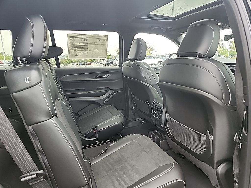 New 2025 Jeep Grand Cherokee L Altitude image 13