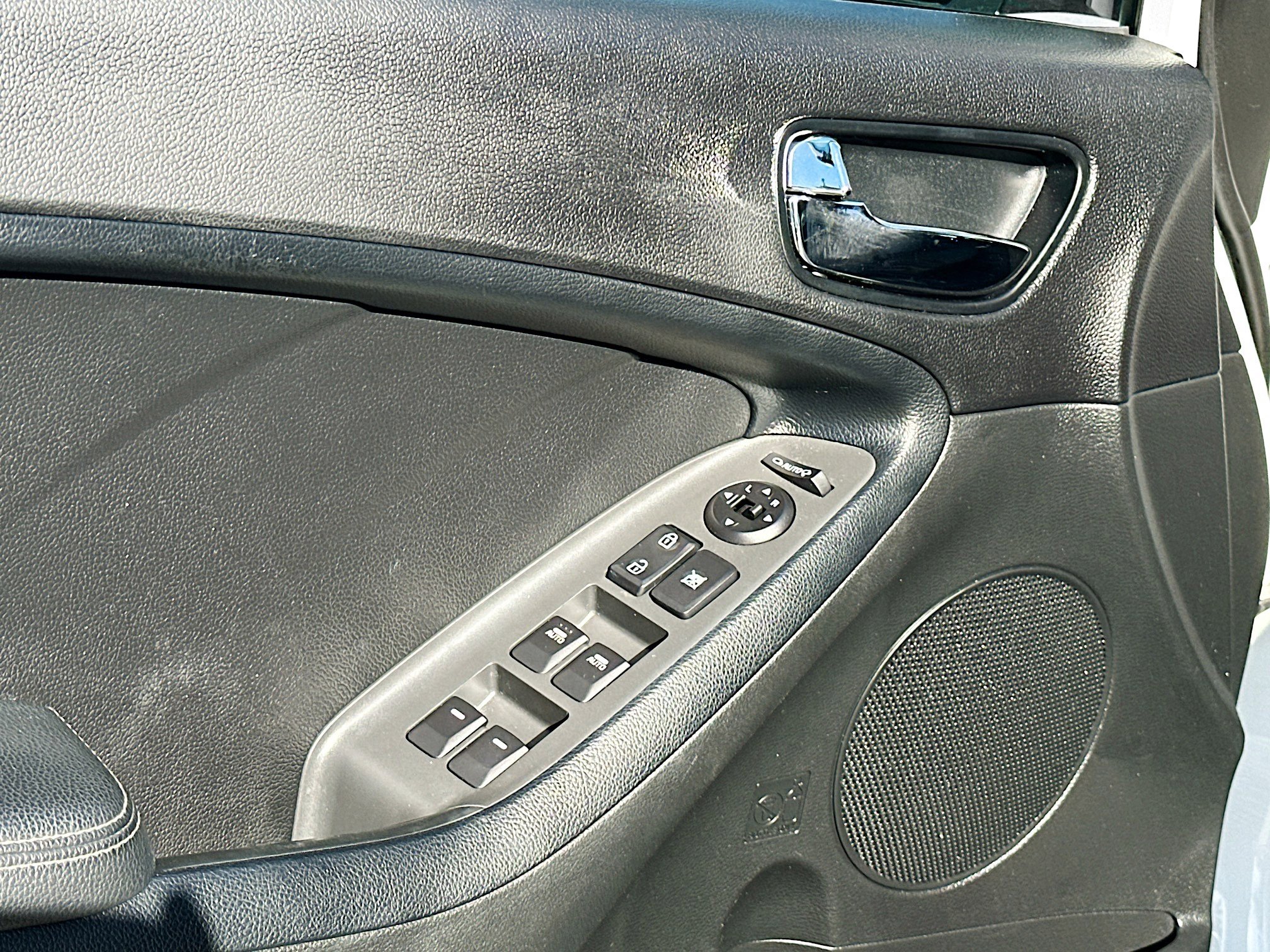 Used 2017 Kia Forte S w/ S Technology Package image 17