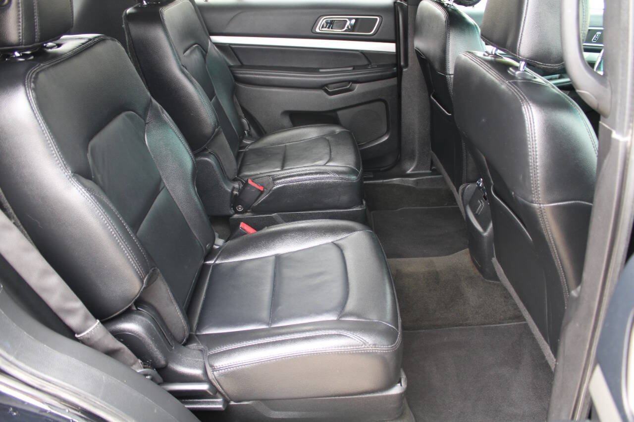 Used 2016 Ford Explorer XLT w/ Equipment Group 202A AWD/4WD image 10