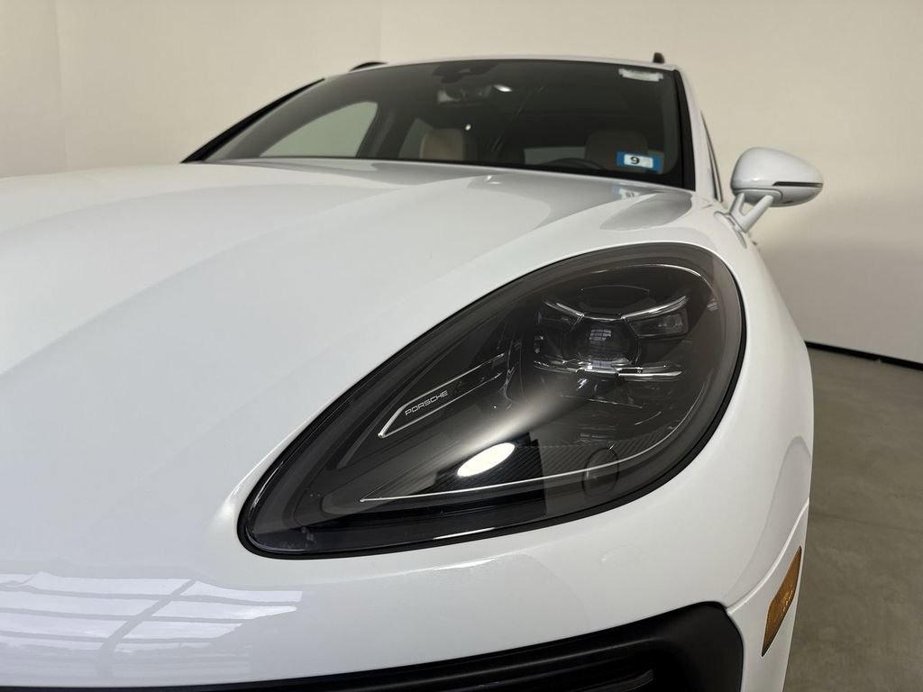 Certified 2025 Porsche Macan image 11