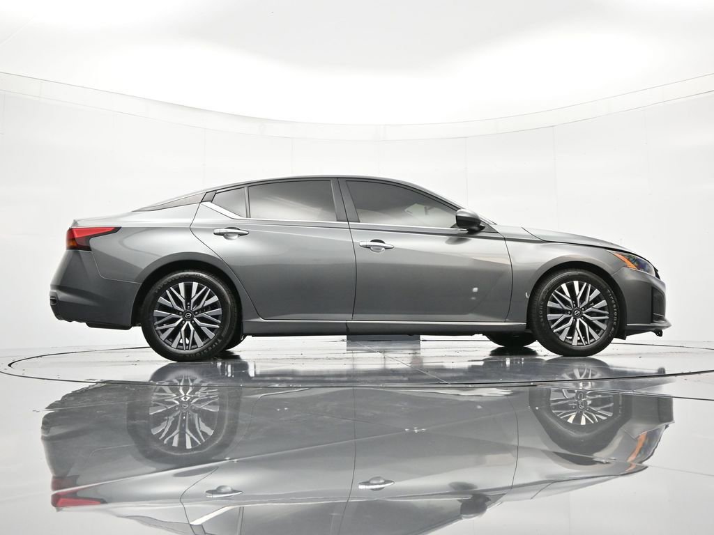 Used 2023 Nissan Altima 2.5 SV image 39