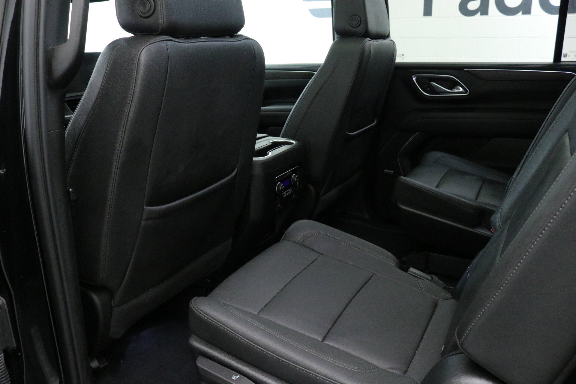 Used 2023 Chevrolet Suburban Z71 w/ Luxury Package image 27