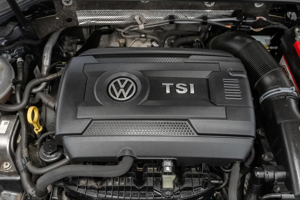 Used 2015 Volkswagen Golf S FWD image 4