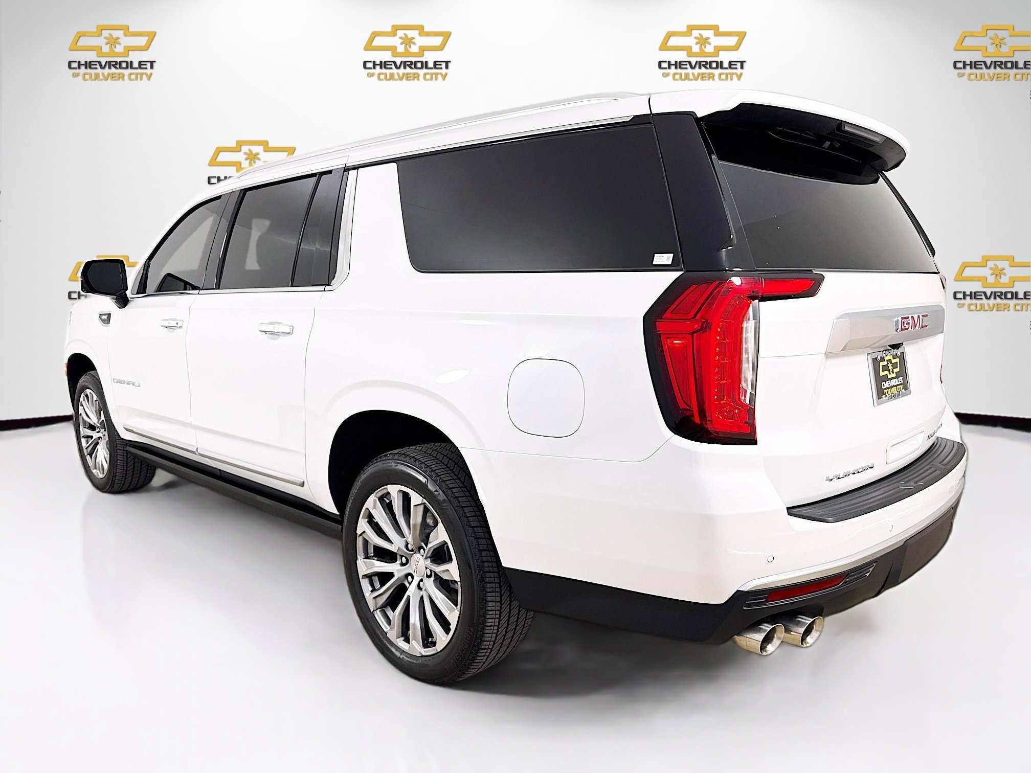 Used 2024 GMC Yukon XL Denali image 5