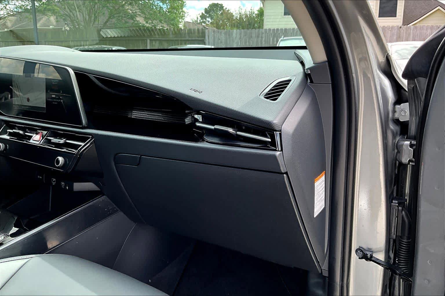 Used 2025 Kia Niro EX image 18