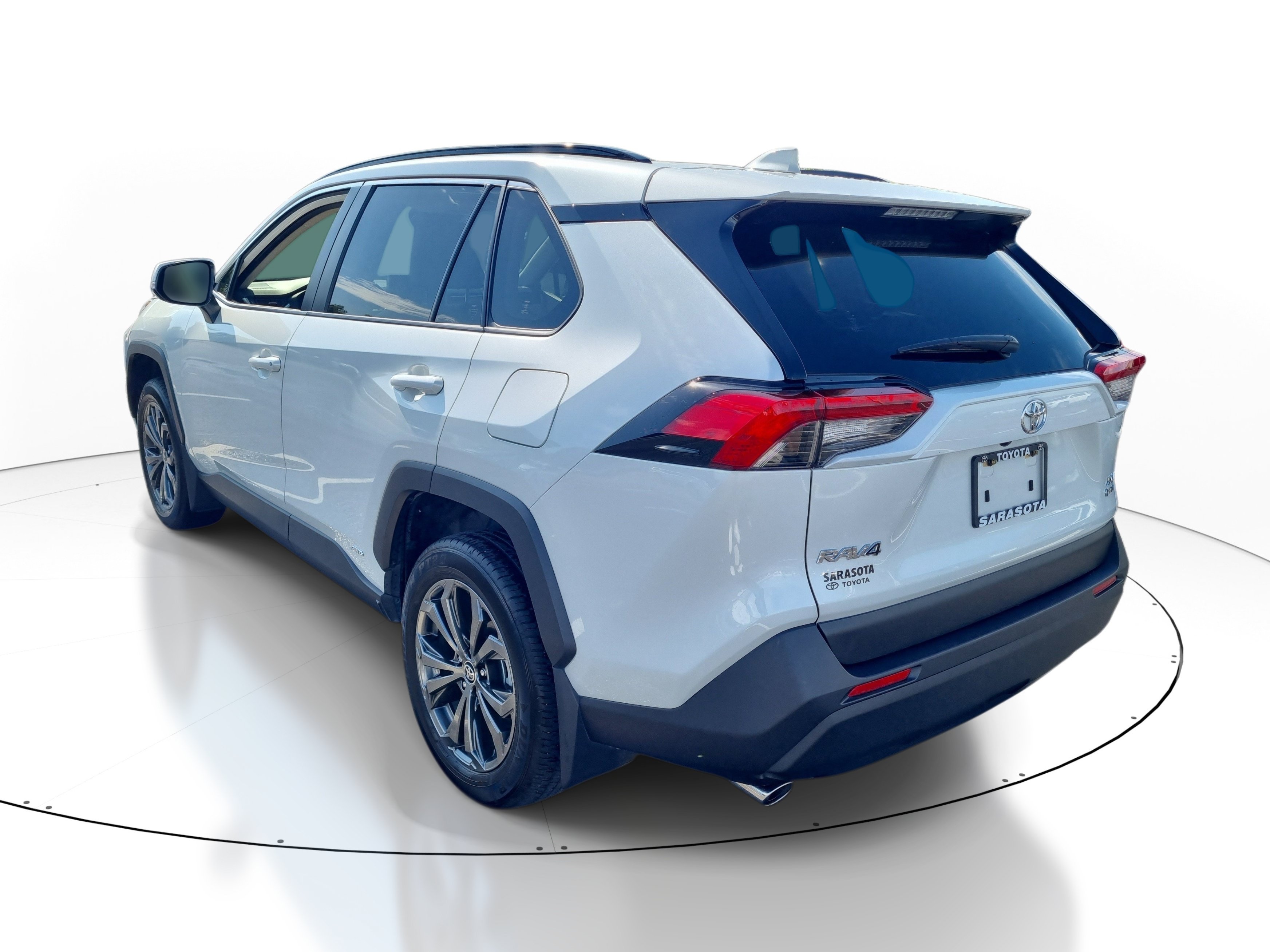 Used 2025 Toyota RAV4 XLE Premium w/ Weather Package AWD/4WD image 4