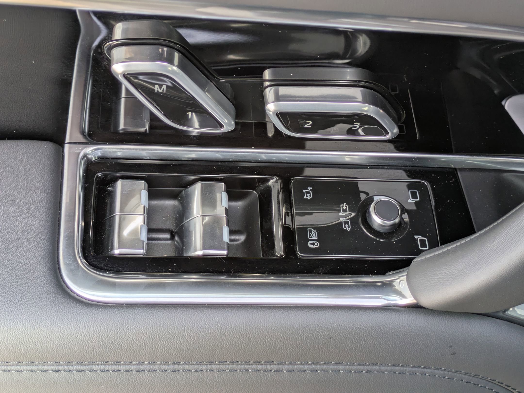 Used 2025 Land Rover Range Rover Long Wheelbase Autobiography image 21