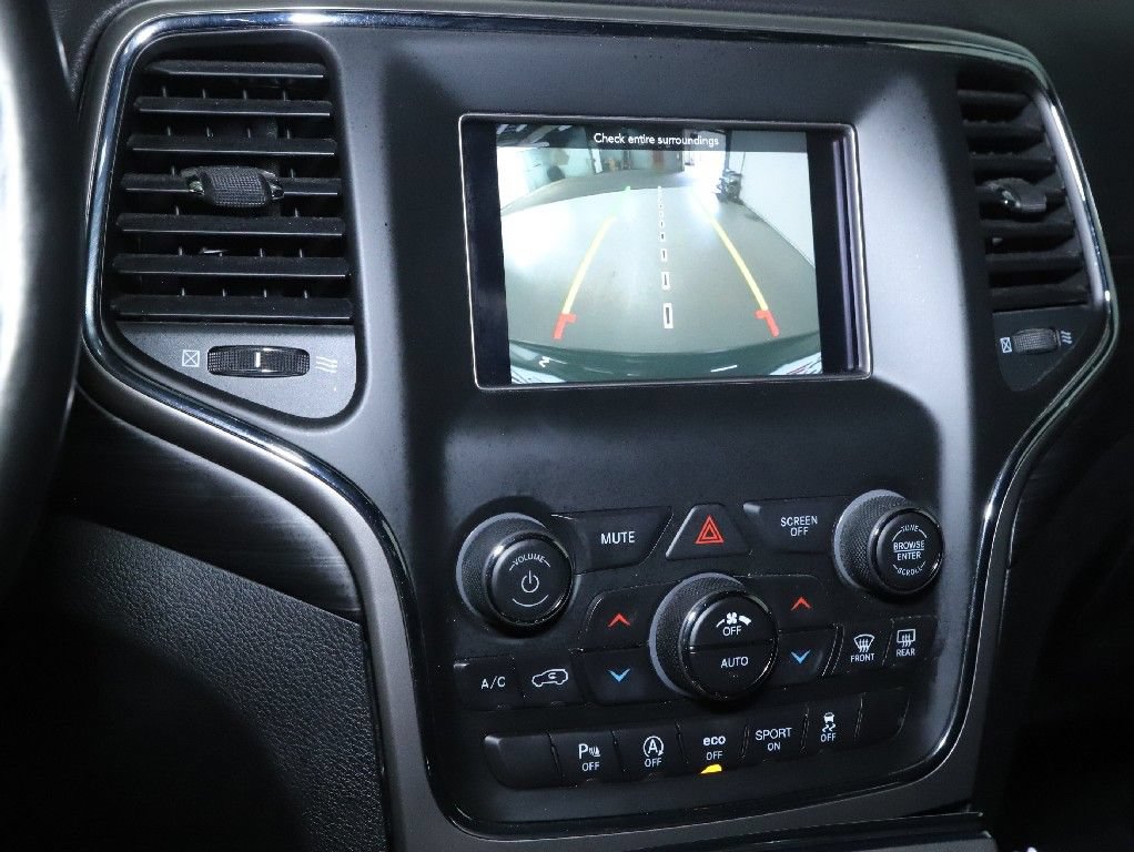 Used 2021 Jeep Grand Cherokee Laredo AWD/4WD image 29
